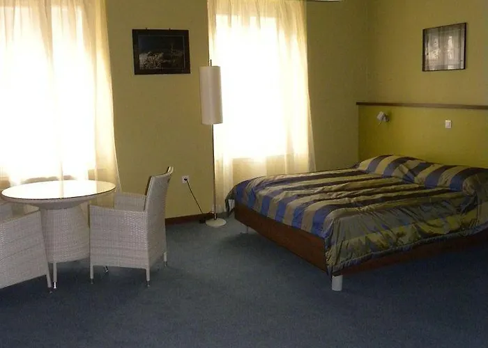 Otel Macek 3*