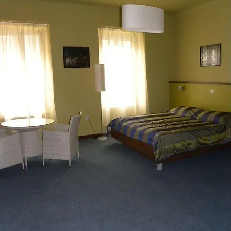 Hotell Macek 3*